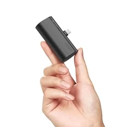 VEGER PlugOn Powerbank - fekete powerbank beépített Type-C (USB-C) csatlakozóval, 5000mAh, LED kijelzés-1