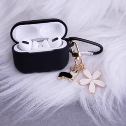 AirPods 3 tartó - fekete szilikon karabinerrel, medállal-2