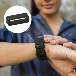Okosóra szíj bújtató - 20 mm széles, fekete szilikon (1db)-3