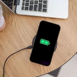 Telefontok iPhone 17e - MagSafe kompatibilis fekete szilikon hátlap tok-2